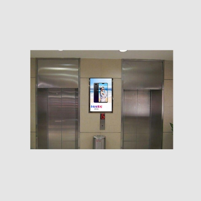 Intelligent elevator advertising player